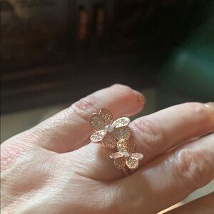 Elegant Gold Floral Ring